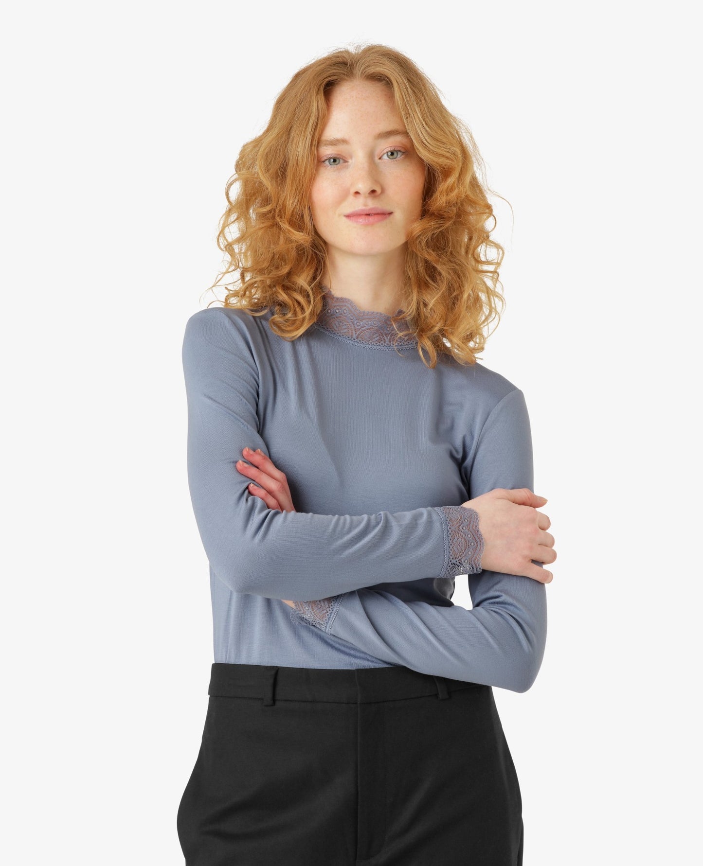 LAURANN BLUSE MED BLONDE