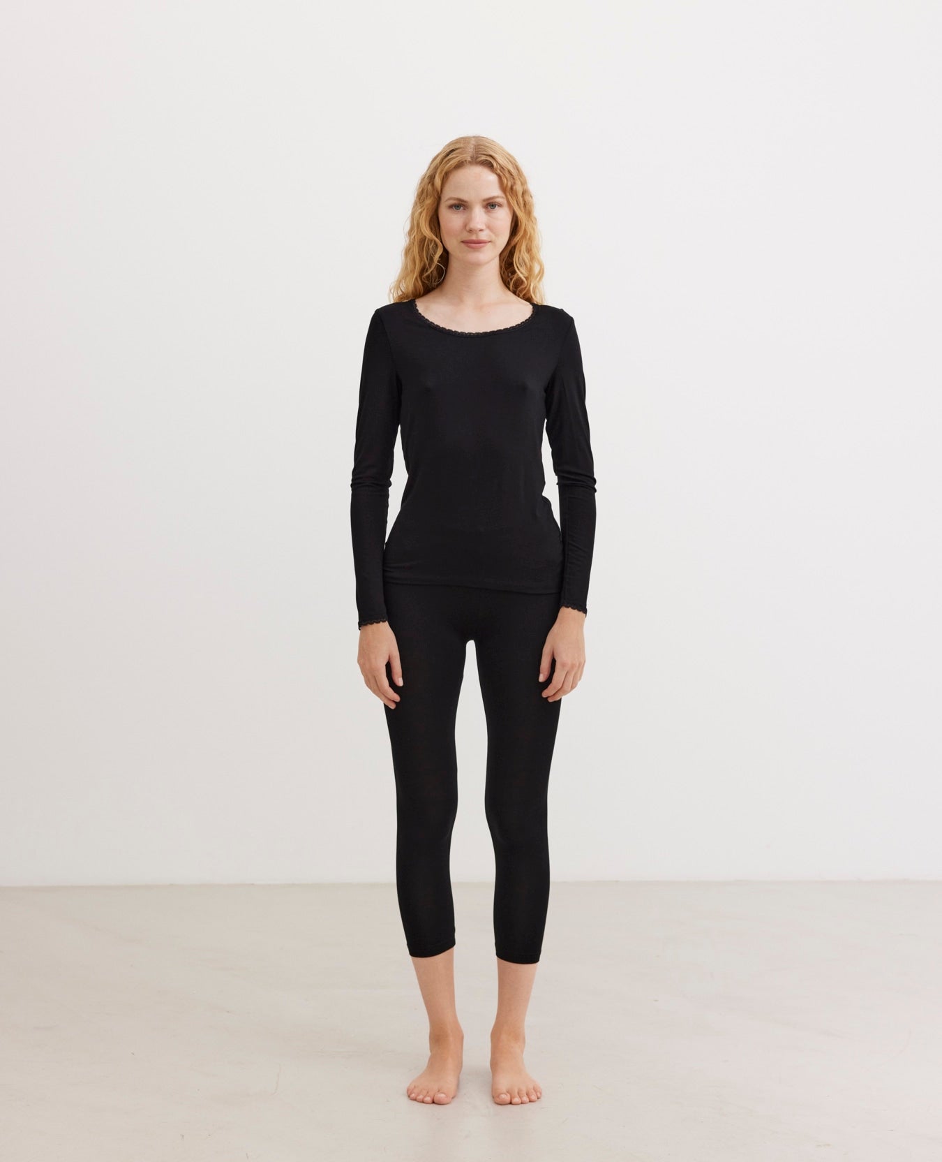 ALMANN BASIS BLUSE I JERSEY MED BLONDEKANT