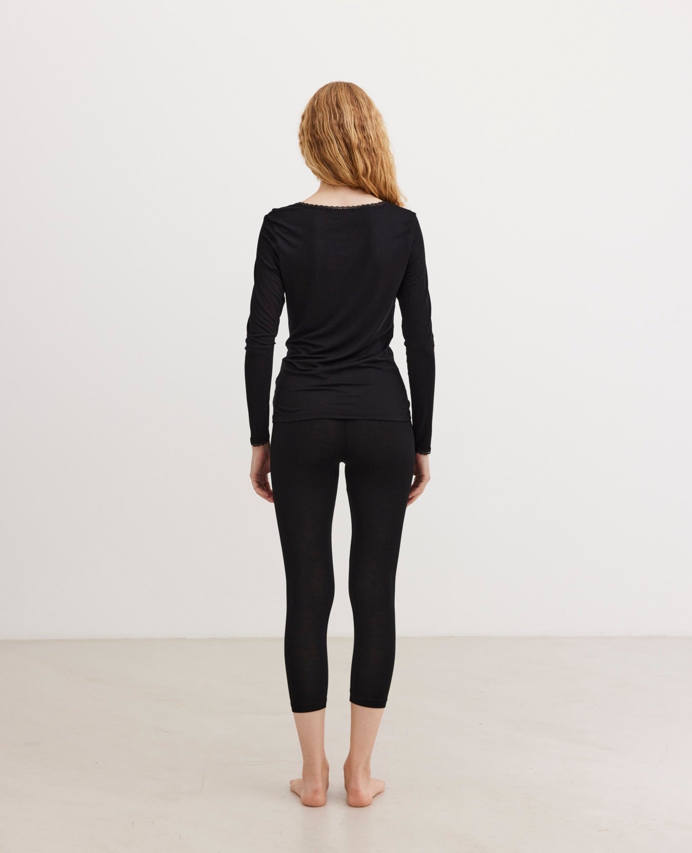 ALMANN BASIS BLUSE I JERSEY MED BLONDEKANT