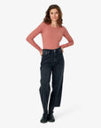 LYRANN RIBSTRIKKET BLUSE