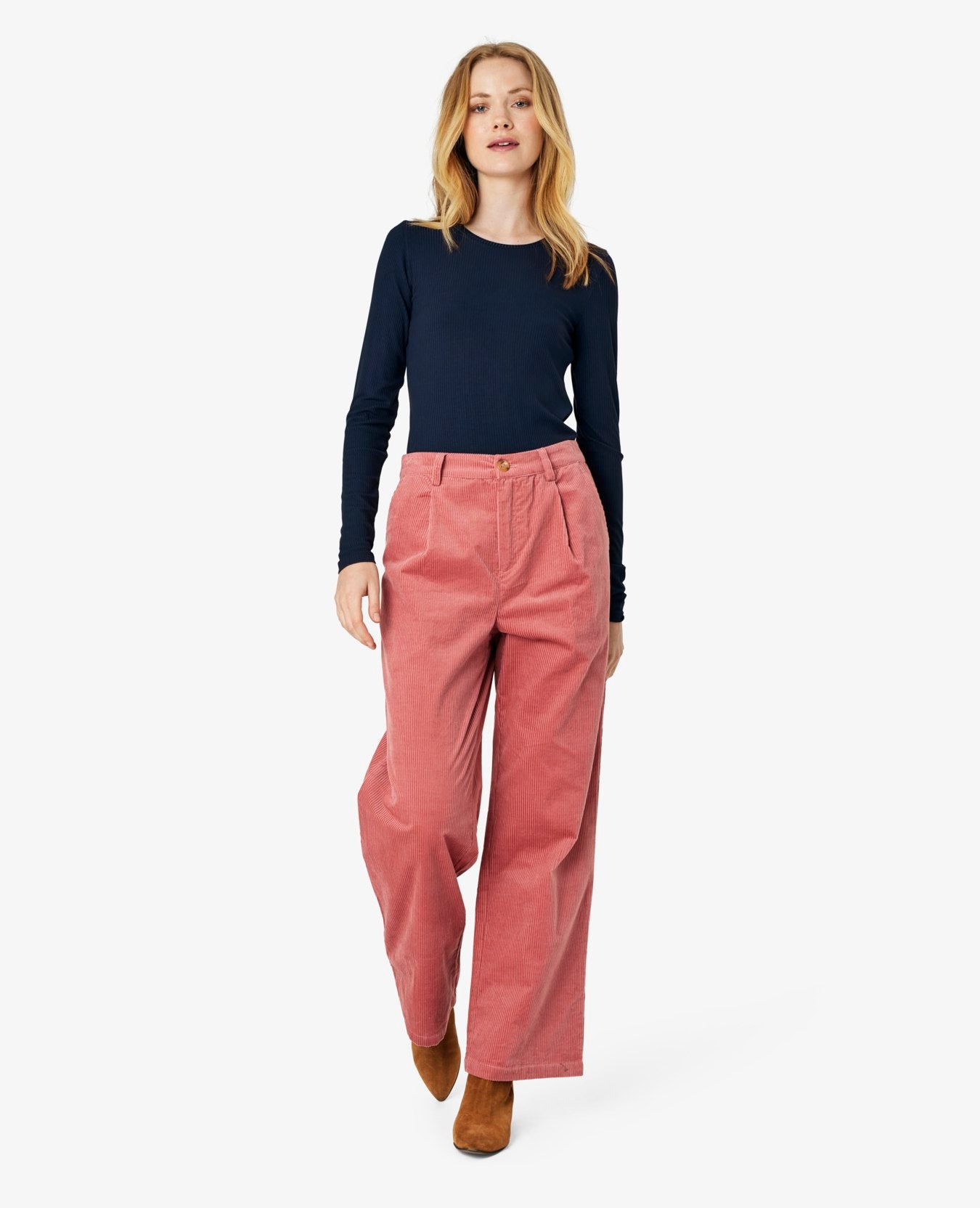 LYRANN RIBSTRIKKET BLUSE