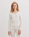 ALMANN BASIS BLUSE I JERSEY MED BLONDEKANT