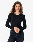 LYRANN RIBSTRIKKET BLUSE